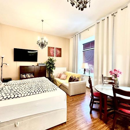 Home Away Main Square Apartment Poprad Exteriör bild