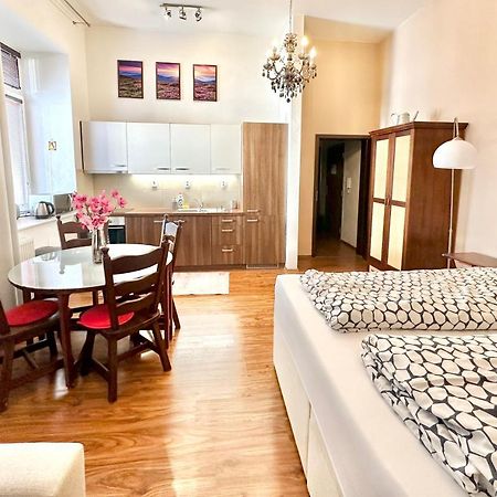 Home Away Main Square Apartment Poprad Exteriör bild
