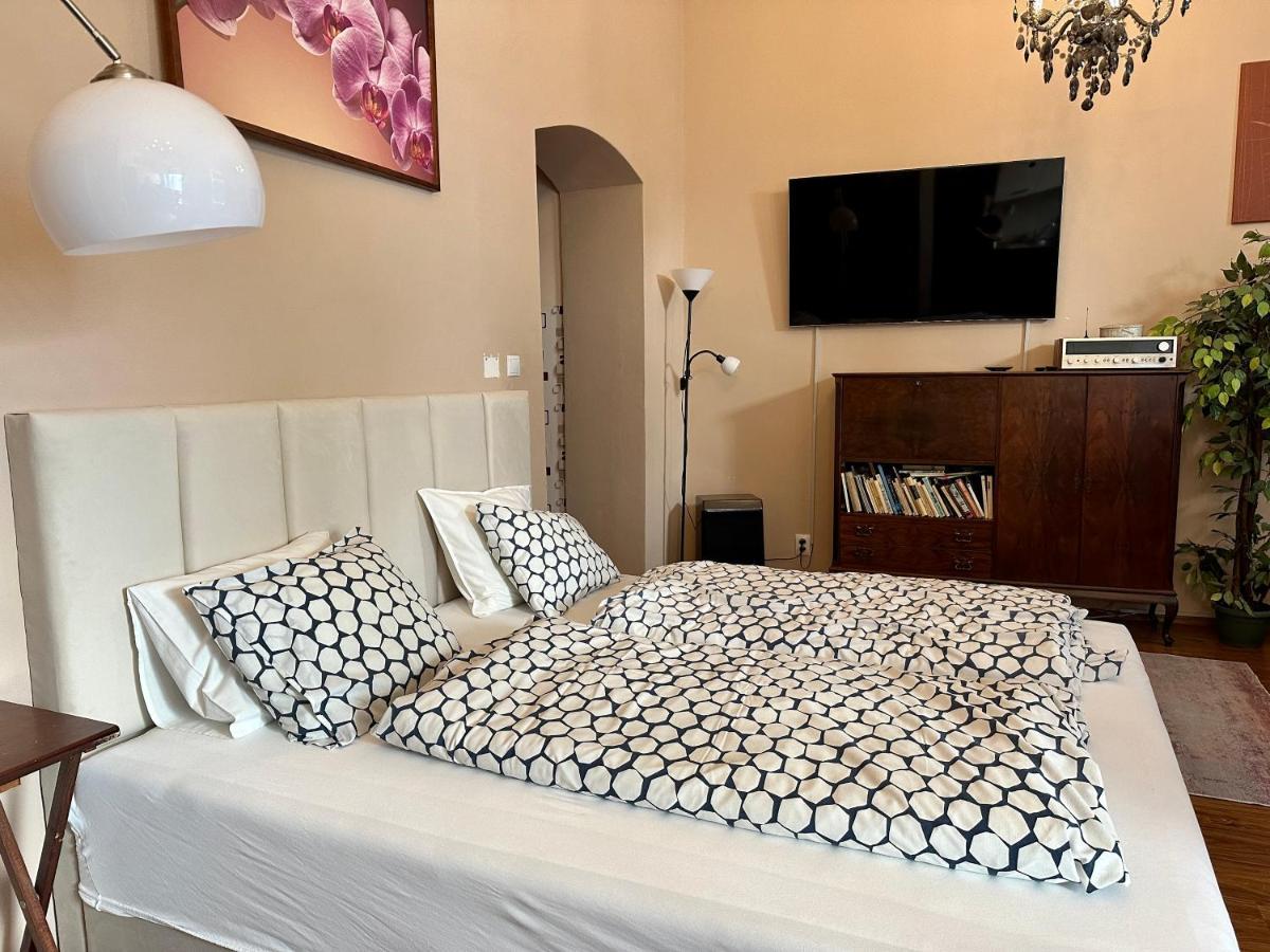Home Away Main Square Apartment Poprad Exteriör bild