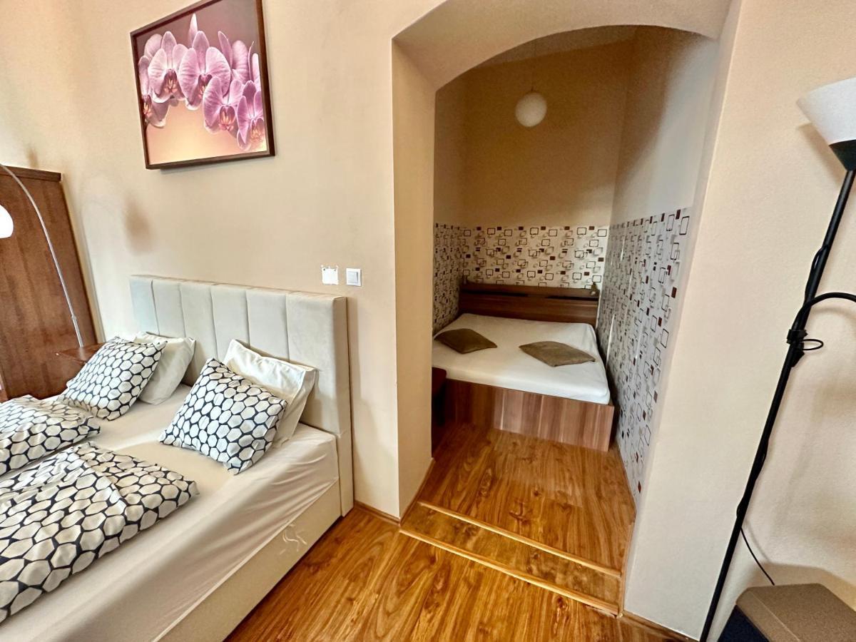 Home Away Main Square Apartment Poprad Exteriör bild