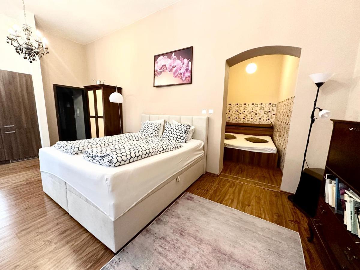Home Away Main Square Apartment Poprad Exteriör bild