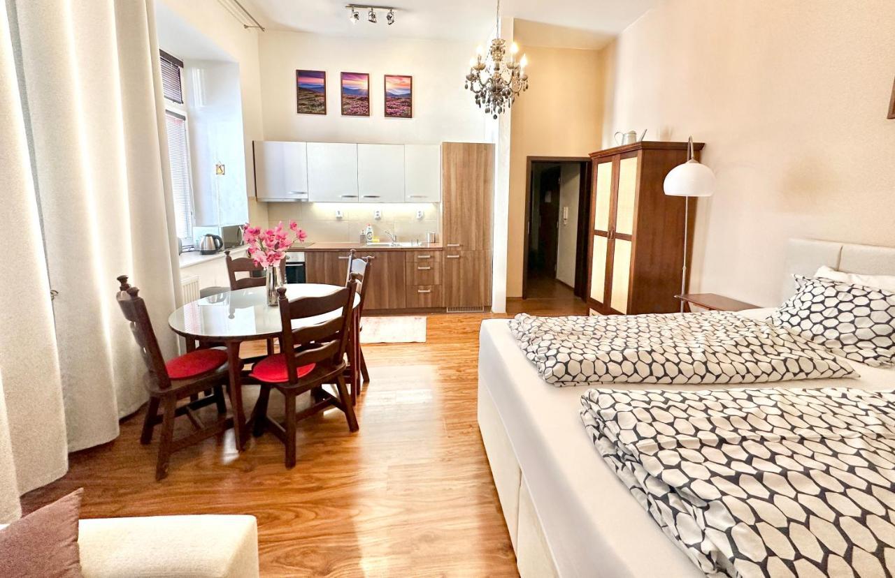 Home Away Main Square Apartment Poprad Exteriör bild