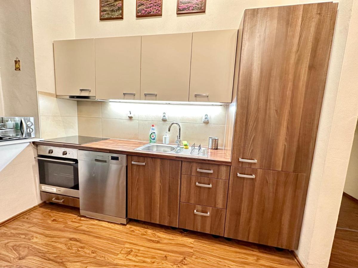 Home Away Main Square Apartment Poprad Exteriör bild